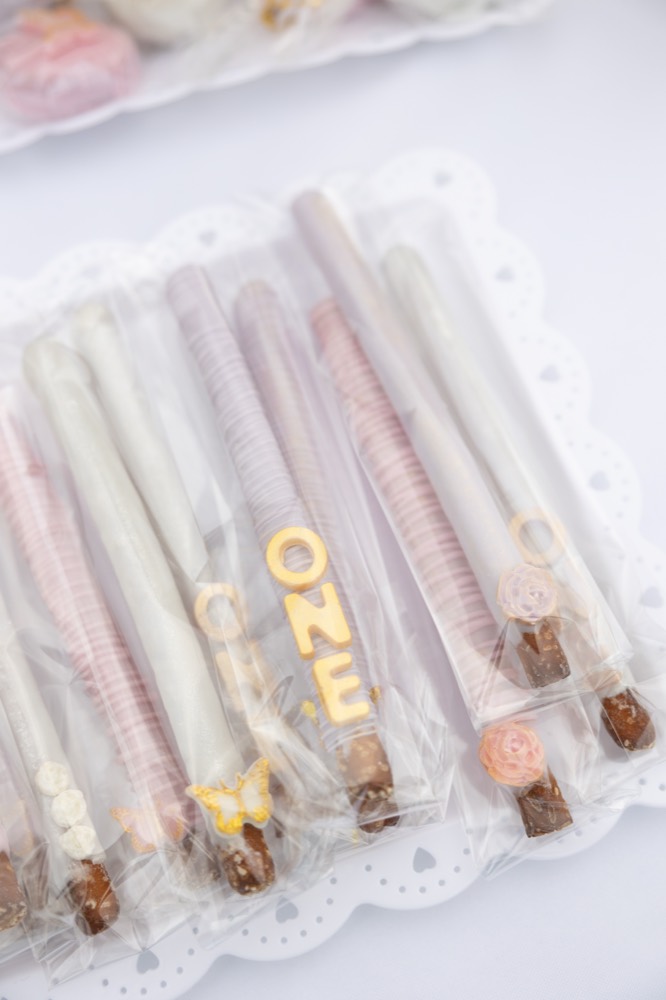 Dipped pretzel rods